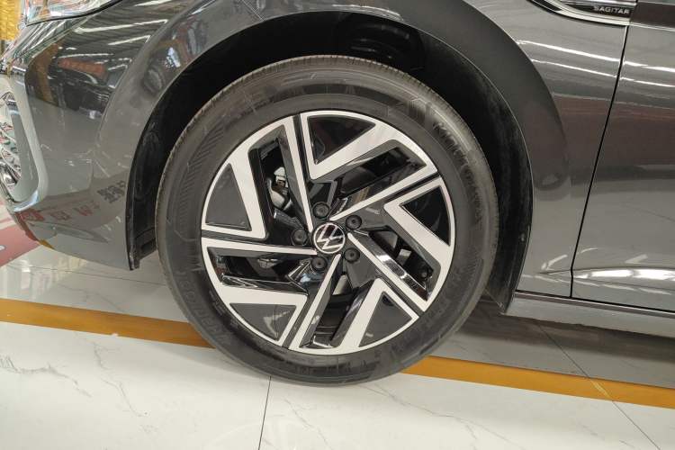 Used Volkswagen Sagitar 2024 300TSI DSG Excellence Edition Left Front Wheel Hub
