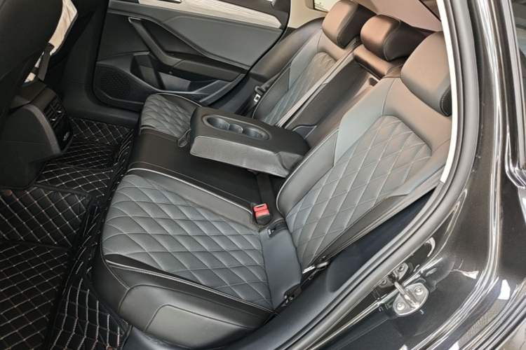 Used Volkswagen Sagitar 2024 300TSI DSG Excellence Edition Left Rear Seat