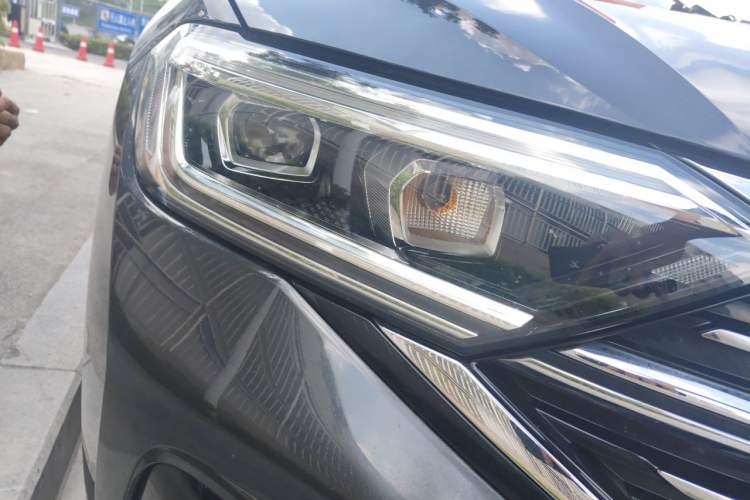 Used Volkswagen Sagitar 2024 300TSI DSG Excellence Edition Right Front Headlight