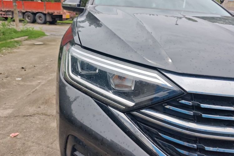 Used Volkswagen Sagitar 2024 300TSI DSG Excellence Edition Right Front Headlight