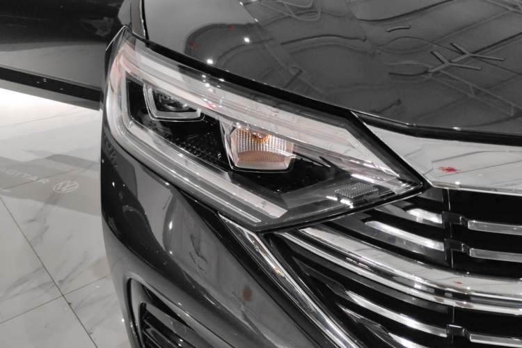 Used Volkswagen Sagitar 2024 300TSI DSG Excellence Edition Right Front Headlight