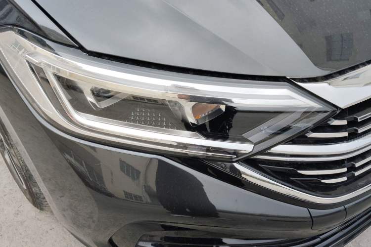 Used Volkswagen Sagitar 2024 300TSI DSG Excellence Edition Right Front Headlight