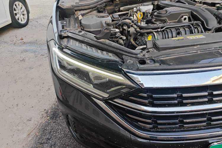 Used Volkswagen Sagitar 2024 300TSI DSG Excellence Edition Right Front Headlight
