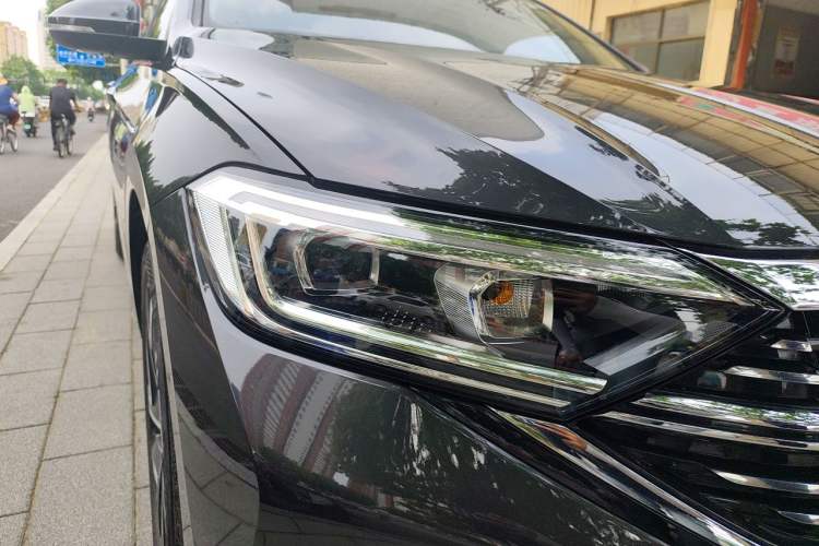 Used Volkswagen Sagitar 2024 300TSI DSG Excellence Edition Right Front Headlight