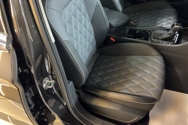 Used Volkswagen Sagitar 2024 300TSI DSG Excellence Edition Right Front Seat