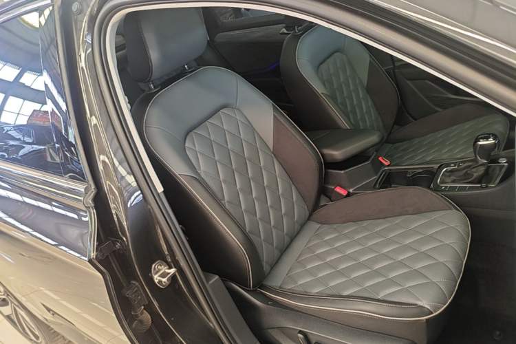Used Volkswagen Sagitar 2024 300TSI DSG Excellence Edition Right Front Seat