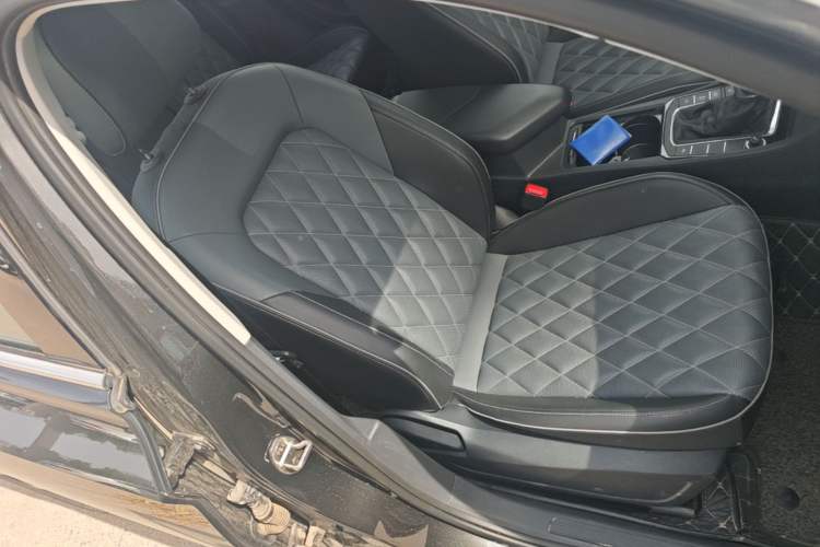 Used Volkswagen Sagitar 2024 300TSI DSG Excellence Edition Right Front Seat