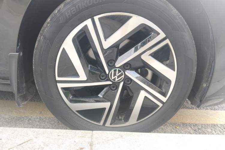 Used Volkswagen Sagitar 2024 300TSI DSG Excellence Edition Right Front Wheel Hub
