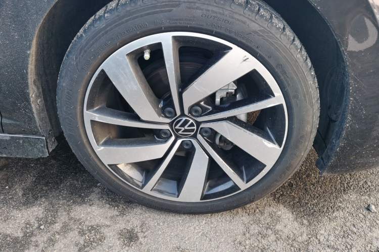 Used Volkswagen Sagitar 2024 300TSI DSG Excellence Edition Right Front Wheel Hub