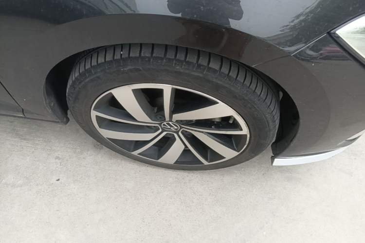 Used Volkswagen Sagitar 2024 300TSI DSG Excellence Edition Right Front Wheel Hub