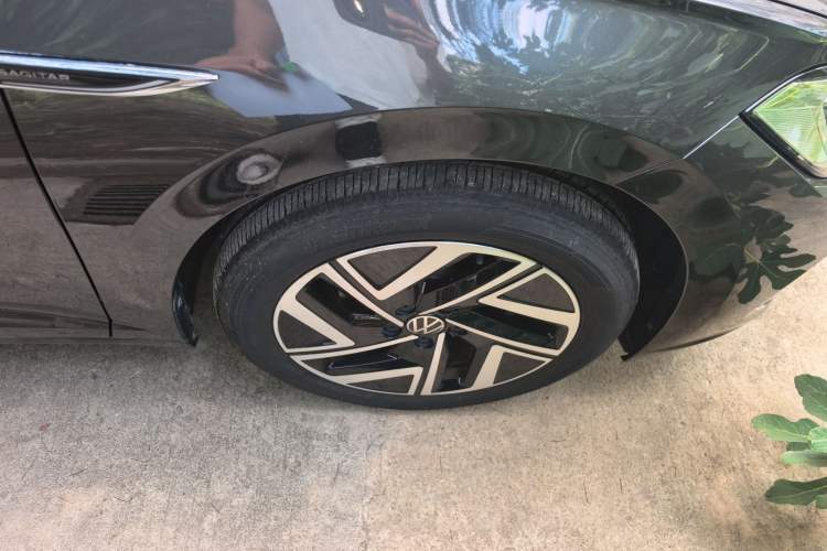 Used Volkswagen Sagitar 2024 300TSI DSG Excellence Edition Right Front Wheel Hub