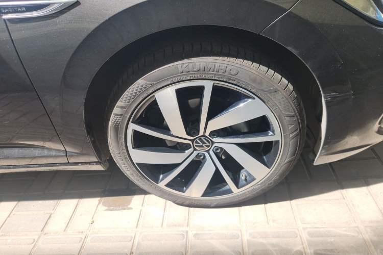 Used Volkswagen Sagitar 2024 300TSI DSG Excellence Edition Right Front Wheel Hub