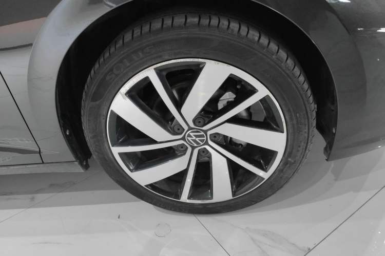 Used Volkswagen Sagitar 2024 300TSI DSG Excellence Edition Right Front Wheel Hub
