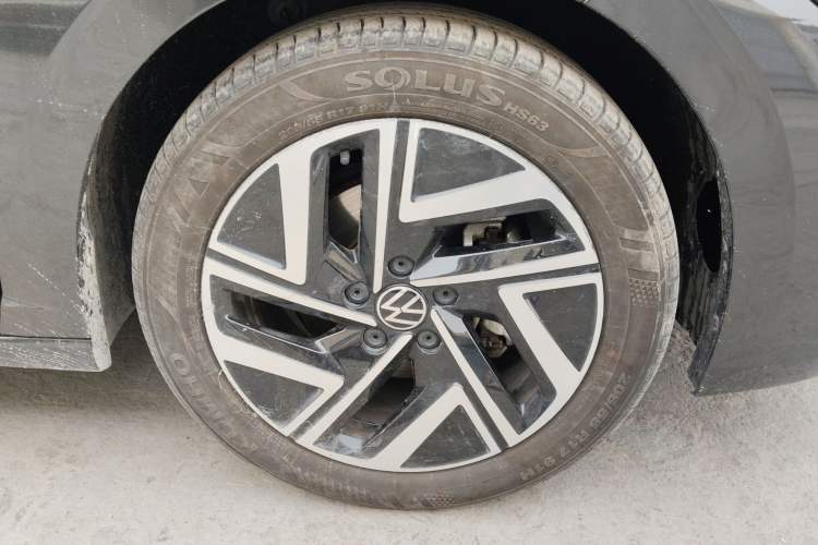 Used Volkswagen Sagitar 2024 300TSI DSG Excellence Edition Right Front Wheel Hub