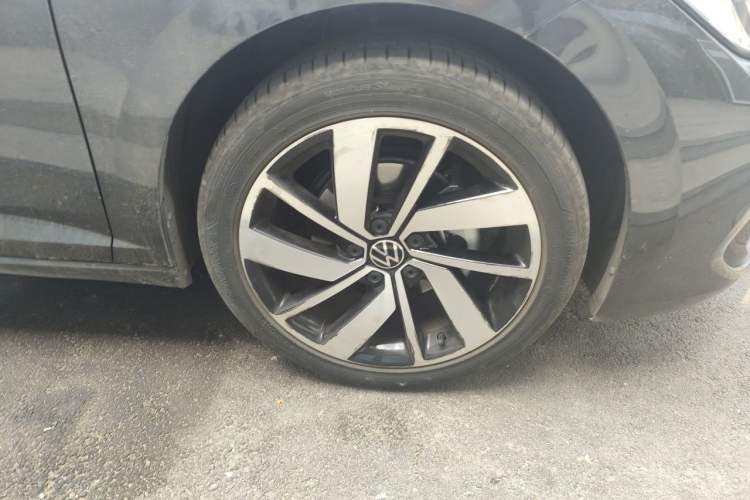 Used Volkswagen Sagitar 2024 300TSI DSG Excellence Edition Right Front Wheel Hub