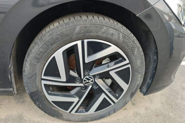 Used Volkswagen Sagitar 2024 300TSI DSG Excellence Edition Right Front Wheel Hub