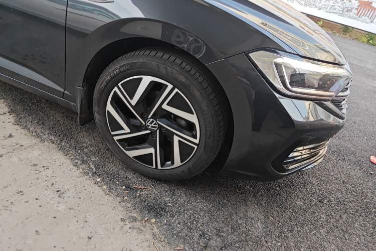 Used Volkswagen Sagitar 2024 300TSI DSG Excellence Edition Right Front Wheel Hub