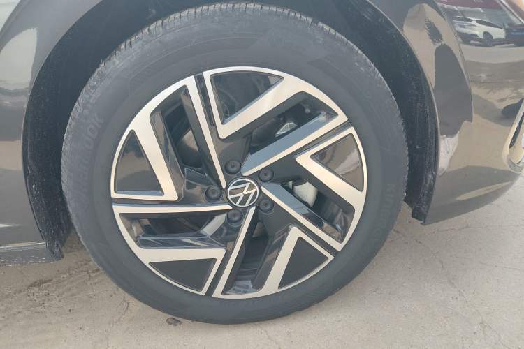 Used Volkswagen Sagitar 2024 300TSI DSG Excellence Edition Right Front Wheel Hub