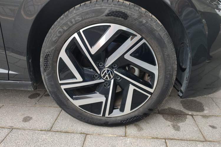 Used Volkswagen Sagitar 2024 300TSI DSG Excellence Edition Right Front Wheel Hub