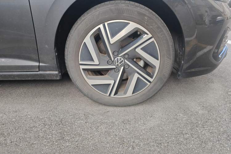 Used Volkswagen Sagitar 2024 300TSI DSG Excellence Edition Right Front Wheel Hub