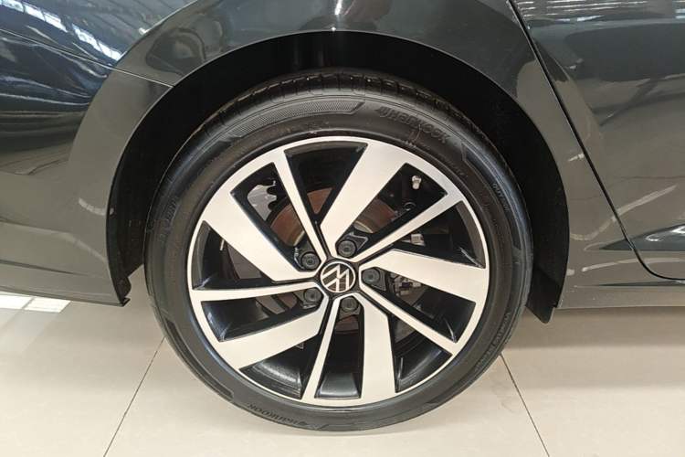 Used Volkswagen Sagitar 2024 300TSI DSG Excellence Edition Right Rear Wheel Hub