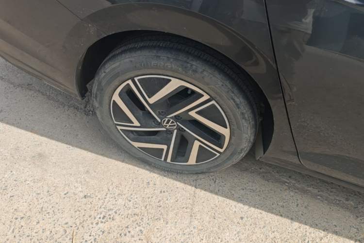 Used Volkswagen Sagitar 2024 300TSI DSG Excellence Edition Right Rear Wheel Hub
