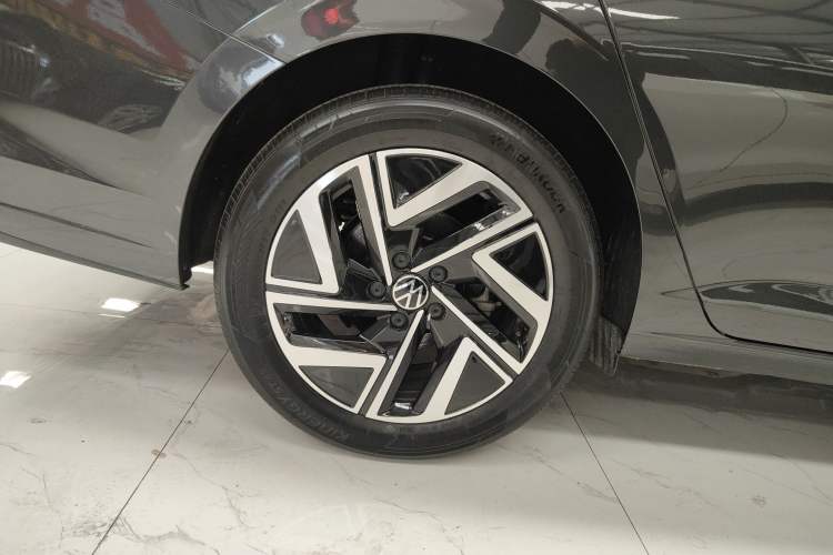 Used Volkswagen Sagitar 2024 300TSI DSG Excellence Edition Right Rear Wheel Hub