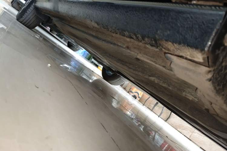 Used Volkswagen Sagitar 2024 300TSI DSG Excellence Edition Right Side Sill