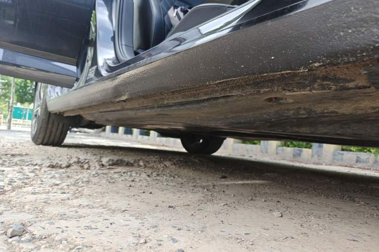 Used Volkswagen Sagitar 2024 300TSI DSG Excellence Edition Right Side Sill