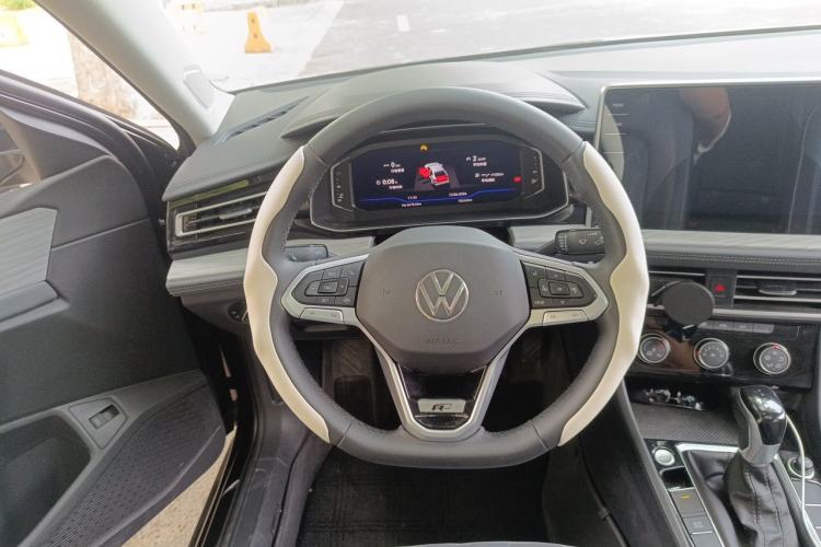 Used Volkswagen Sagitar 2024 300TSI DSG Excellence Edition Steering Wheel