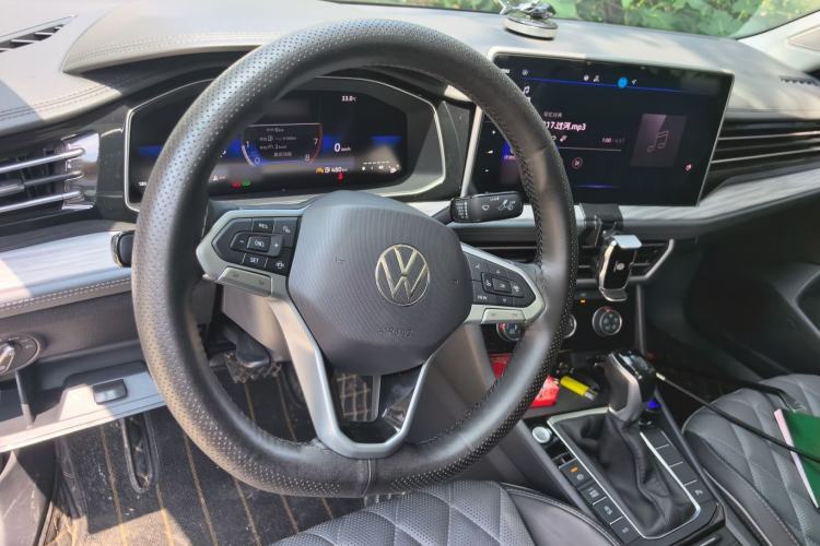 Used Volkswagen Sagitar 2024 300TSI DSG Excellence Edition Steering Wheel