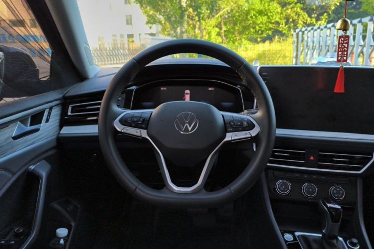 Used Volkswagen Sagitar 2024 300TSI DSG Excellence Edition Steering Wheel