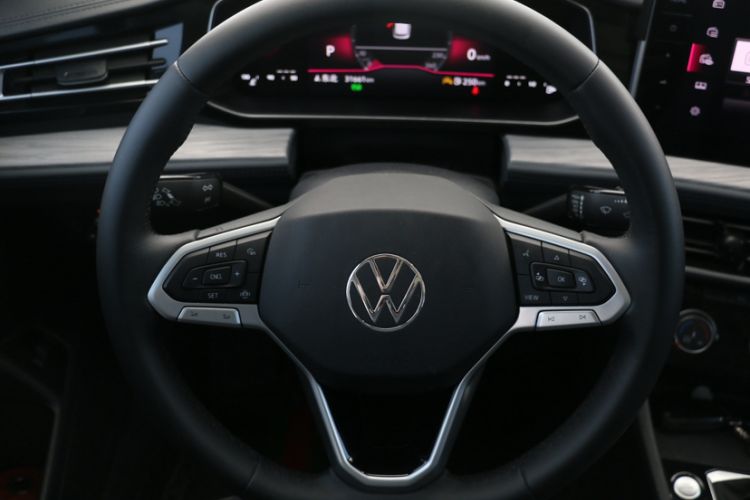 Used Volkswagen Sagitar 2024 300TSI DSG Excellence Edition Steering Wheel