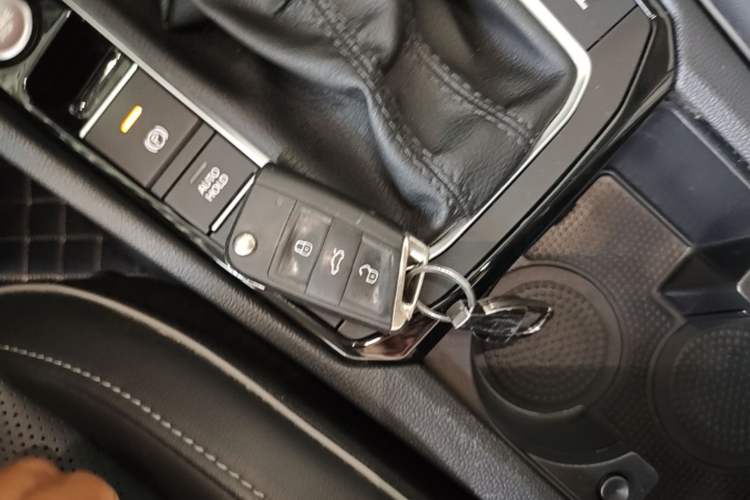 Used Volkswagen Sagitar 2024 300TSI DSG Excellence Edition Vehicle Key