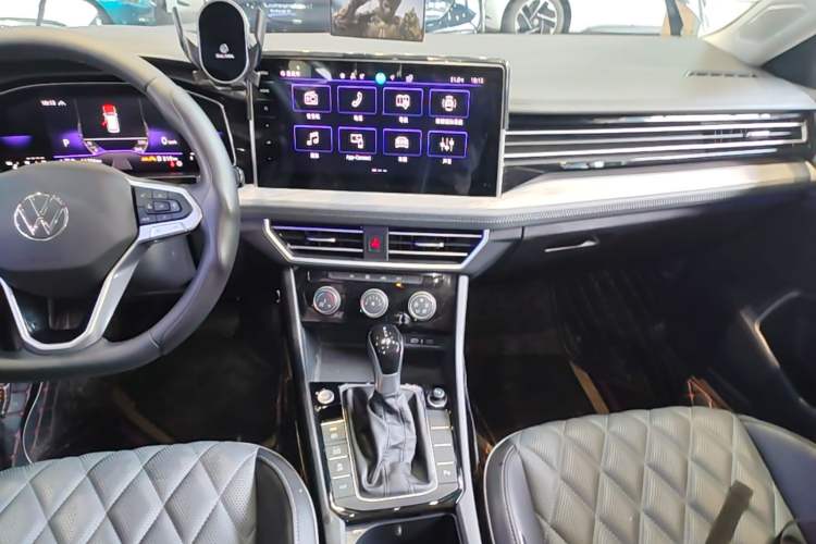 Used Volkswagen Sagitar 2024 300TSI DSG Excellence Edition Audio And AC Panel
