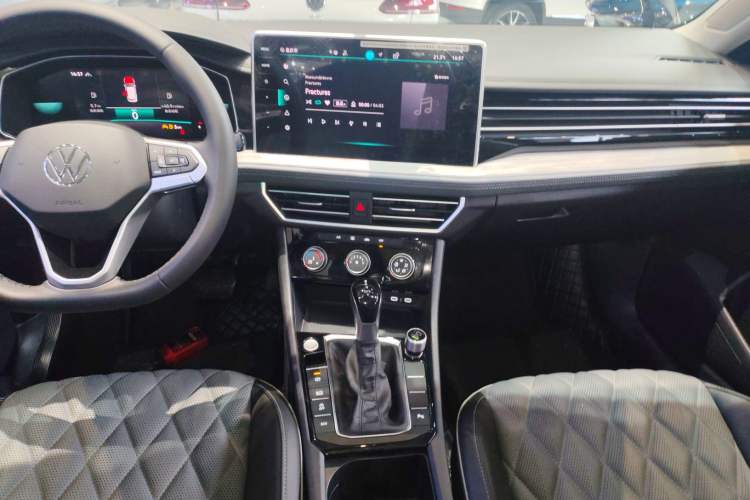 Used Volkswagen Sagitar 2024 300TSI DSG Excellence Edition Audio And AC Panel