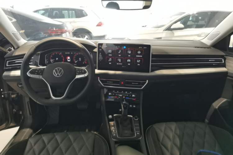 Used Volkswagen Sagitar 2024 300TSI DSG Excellence Edition Center Console