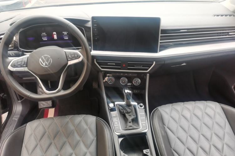Used Volkswagen Sagitar 2024 300TSI DSG Excellence Edition Center Console