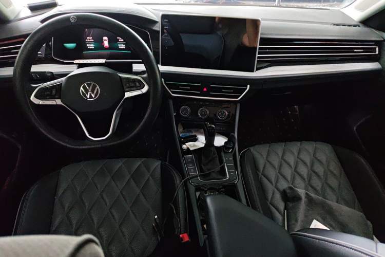 Used Volkswagen Sagitar 2024 300TSI DSG Excellence Edition Center Console