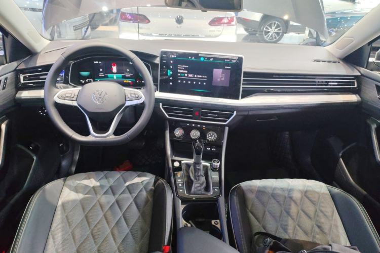 Used Volkswagen Sagitar 2024 300TSI DSG Excellence Edition Center Console