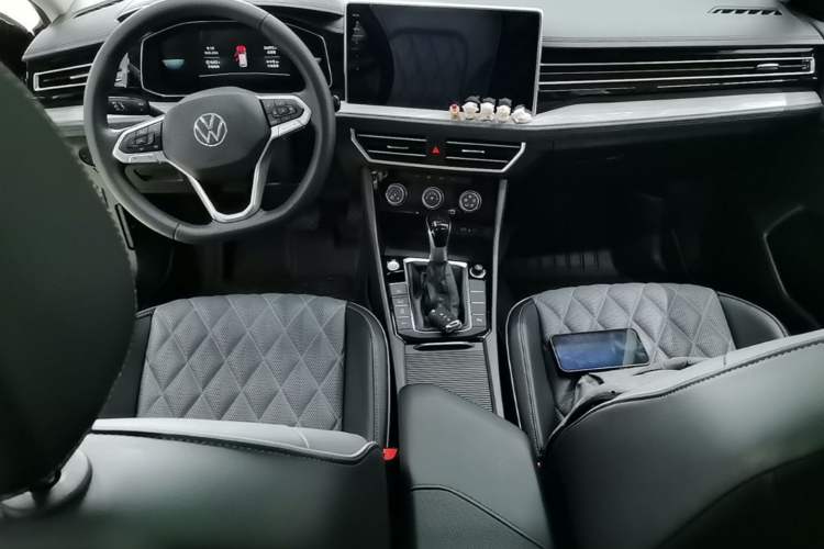 Used Volkswagen Sagitar 2024 300TSI DSG Excellence Edition Center Console