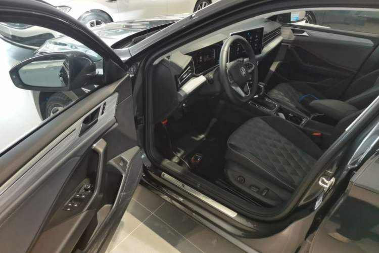 Used Volkswagen Sagitar 2024 300TSI DSG Excellence Edition Driver Seat