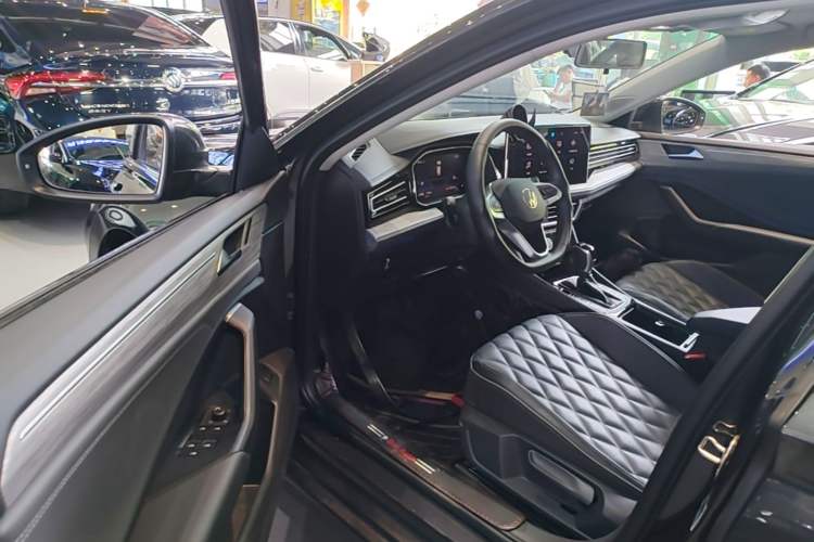 Used Volkswagen Sagitar 2024 300TSI DSG Excellence Edition Driver Seat