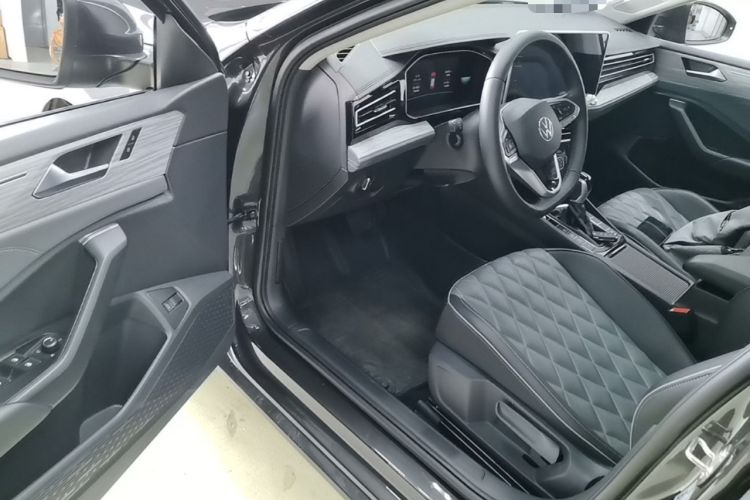 Used Volkswagen Sagitar 2024 300TSI DSG Excellence Edition Driver Seat