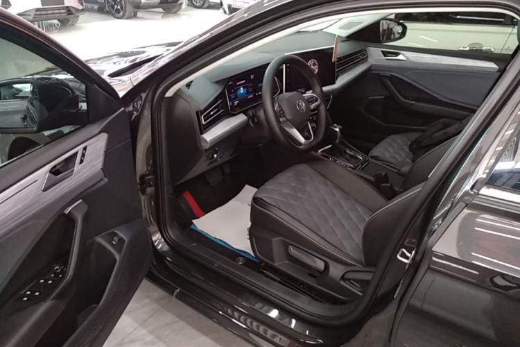 Used Volkswagen Sagitar 2024 300TSI DSG Excellence Edition Driver Seat