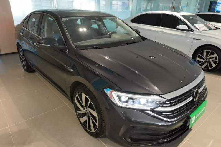 Used Volkswagen Sagitar 2024 300TSI DSG Excellence Edition Front Right 45 Deg