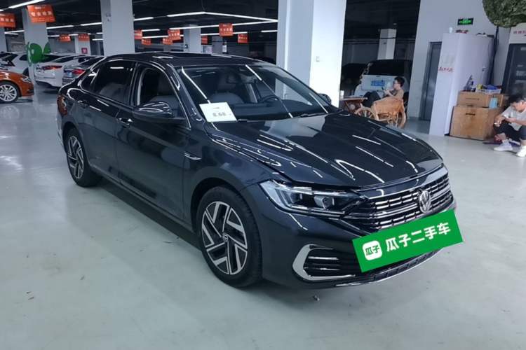 Used Volkswagen Sagitar 2024 300TSI DSG Excellence Edition Front Right 45 Deg
