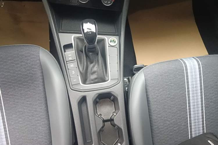 Used Volkswagen Sagitar 2024 200TSI DSG Flyover Edition Gear Lever