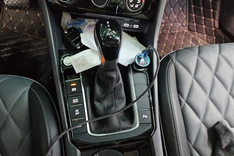 Used Volkswagen Sagitar 2024 300TSI DSG Excellence Edition Gear Lever