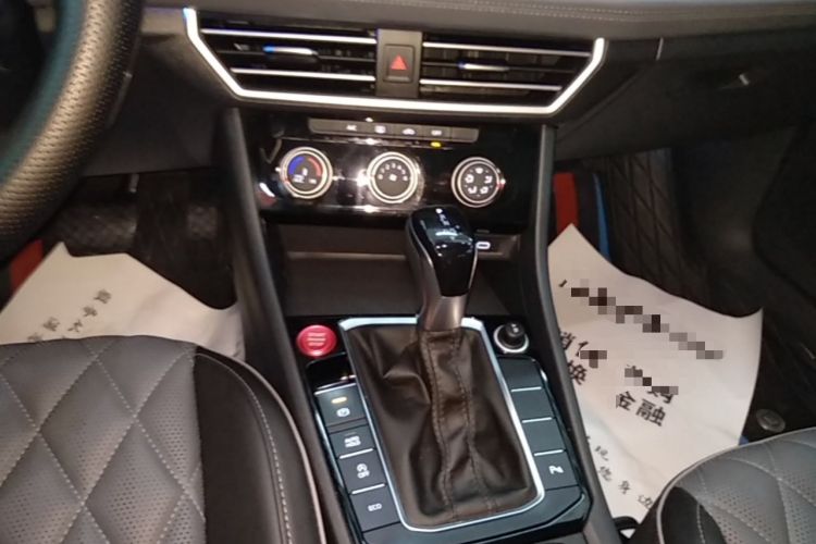 Used Volkswagen Sagitar 2024 300TSI DSG Excellence Edition Gear Lever